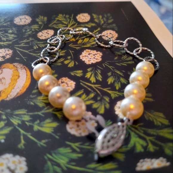 Swarovsky Silver And Pearl Bracelet - Picture 2 of 9